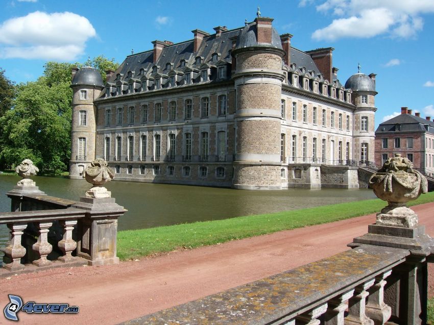 Château de Belœil, lago, marciapiede