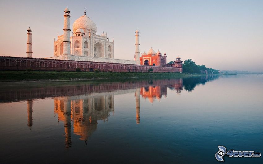 Taj Mahal, lago