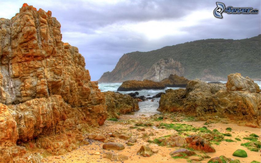 spiaggia rocciosa