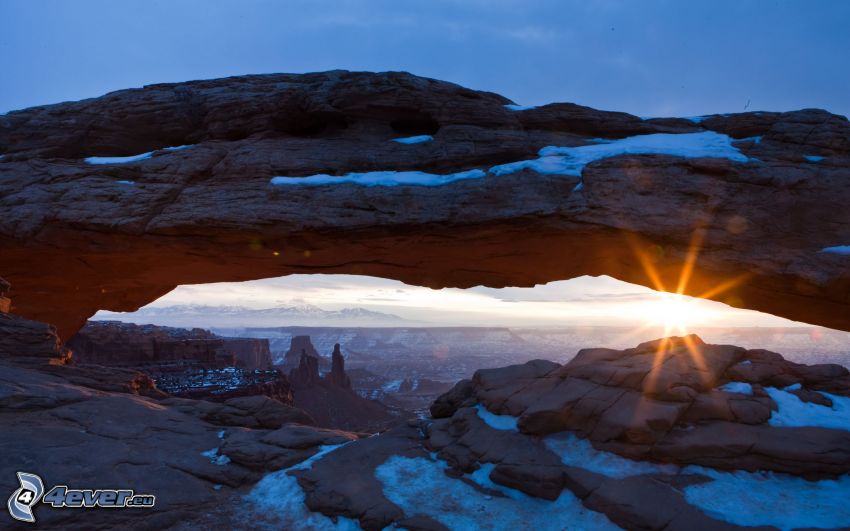 Mesa Arch, Canyonlands National Park, ponte naturale, tramonto, porta rocciosa, Utah, USA