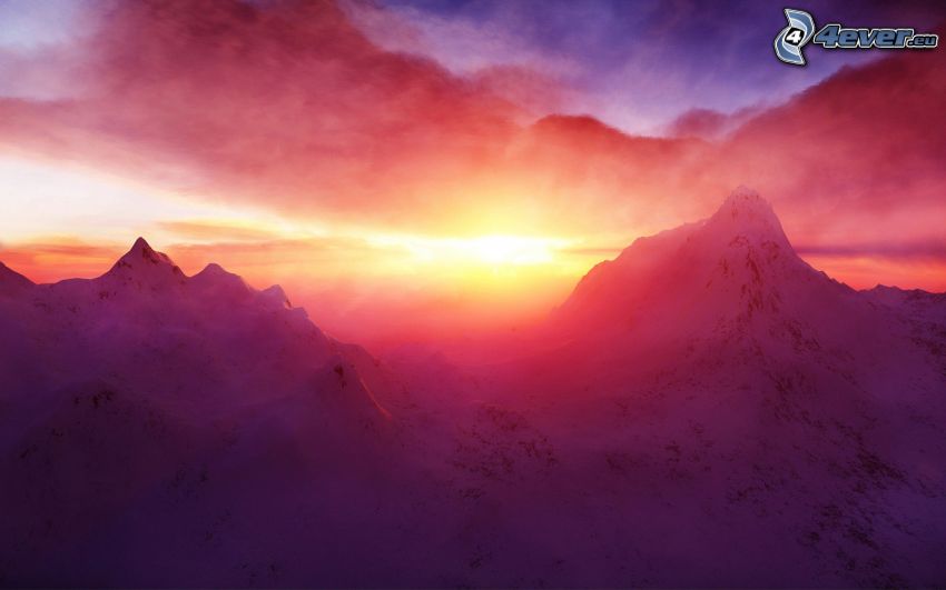 montagne innevate, tramonto in montagna