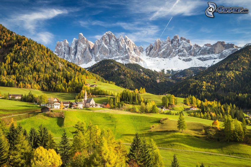 Val di Funes, villaggio, valli, montagne rocciose, Italia