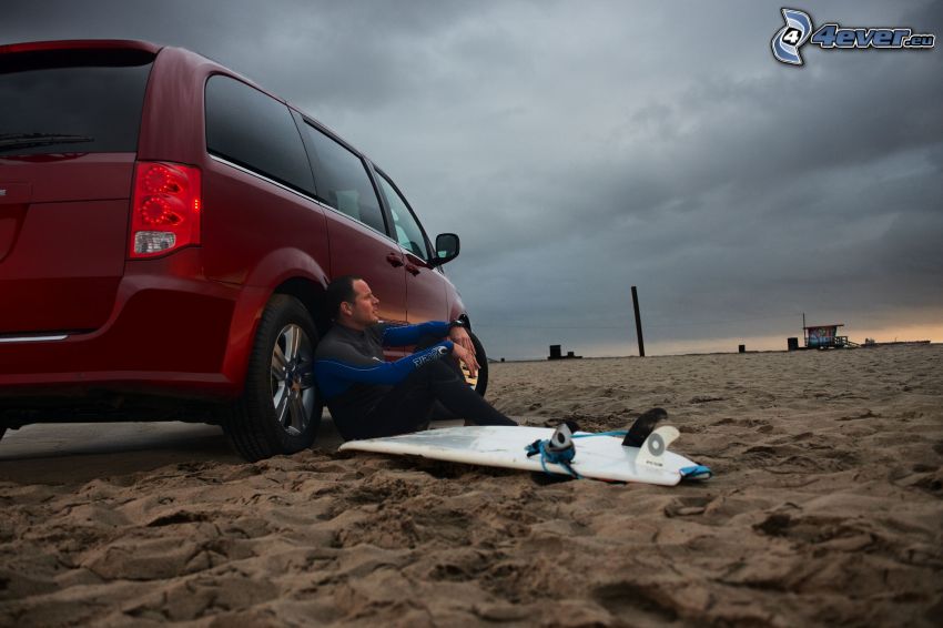 surfer, Dodge Grand Caravan, sabbia