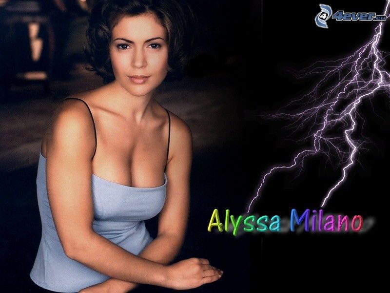 Alyssa Milano, camicia blu, fulmine