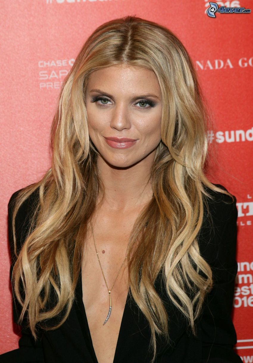 AnnaLynne McCord, scollo