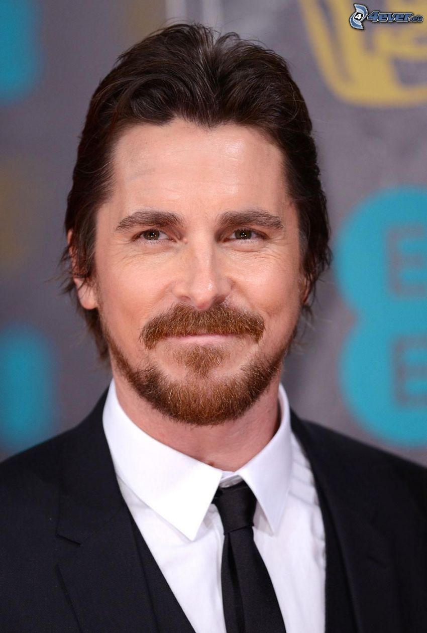 Christian Bale, uomo in abito
