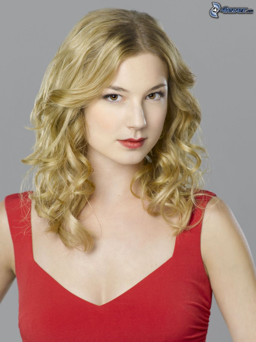 Emily VanCamp, vestito rosso