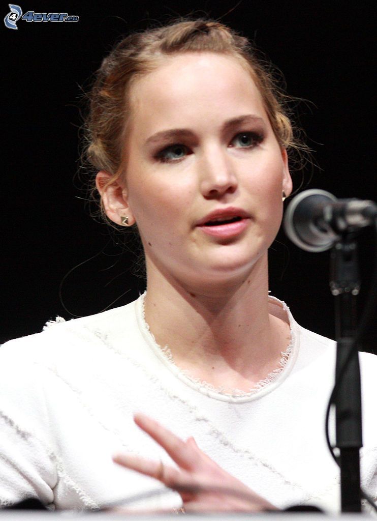 Jennifer Lawrence, microfono