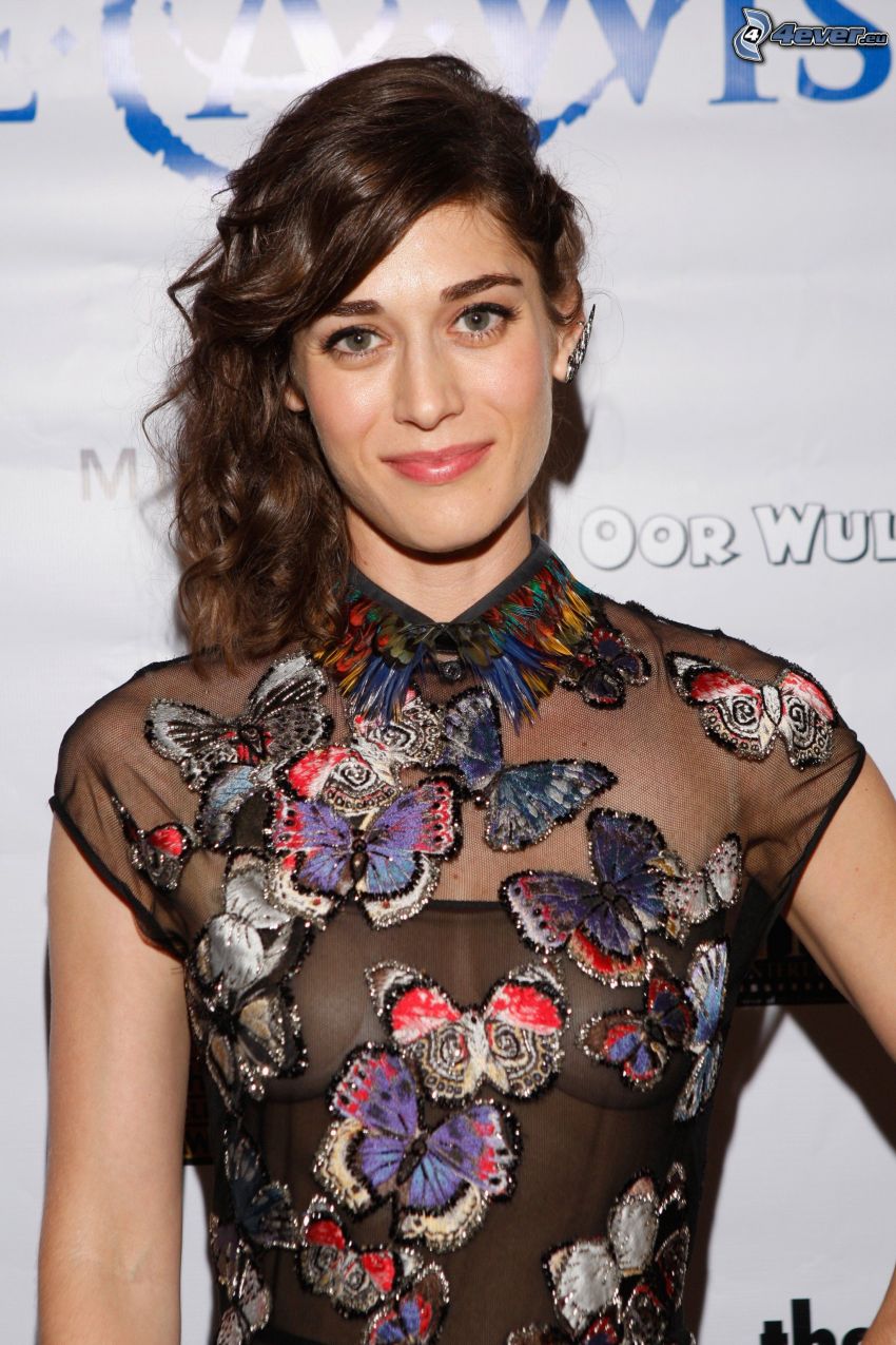 Lizzy Caplan, farfalle