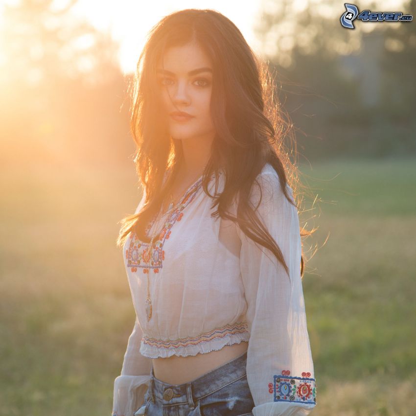 Lucy Hale, tramonto