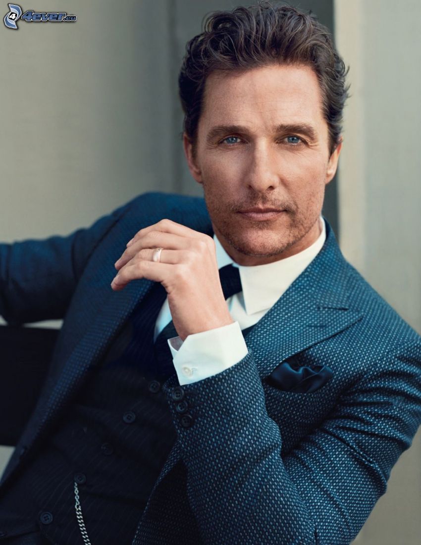 Matthew McConaughey, uomo in abito