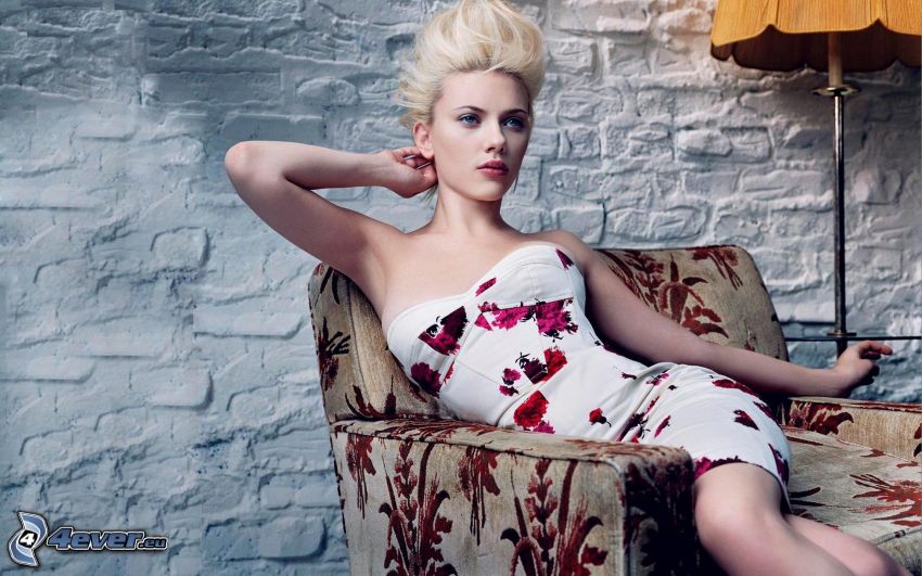 Scarlett Johansson, divano