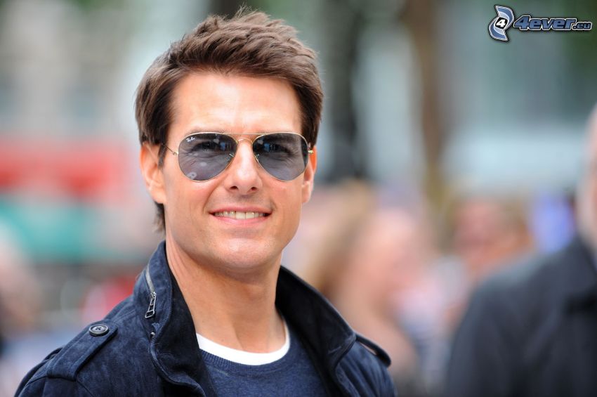 Tom Cruise, uomo con gli occhiali