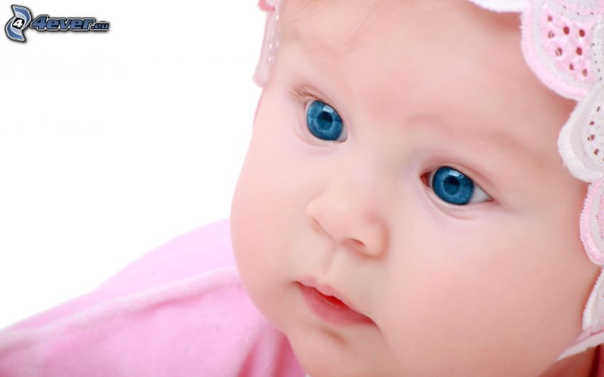 bambino con gli occhi blu