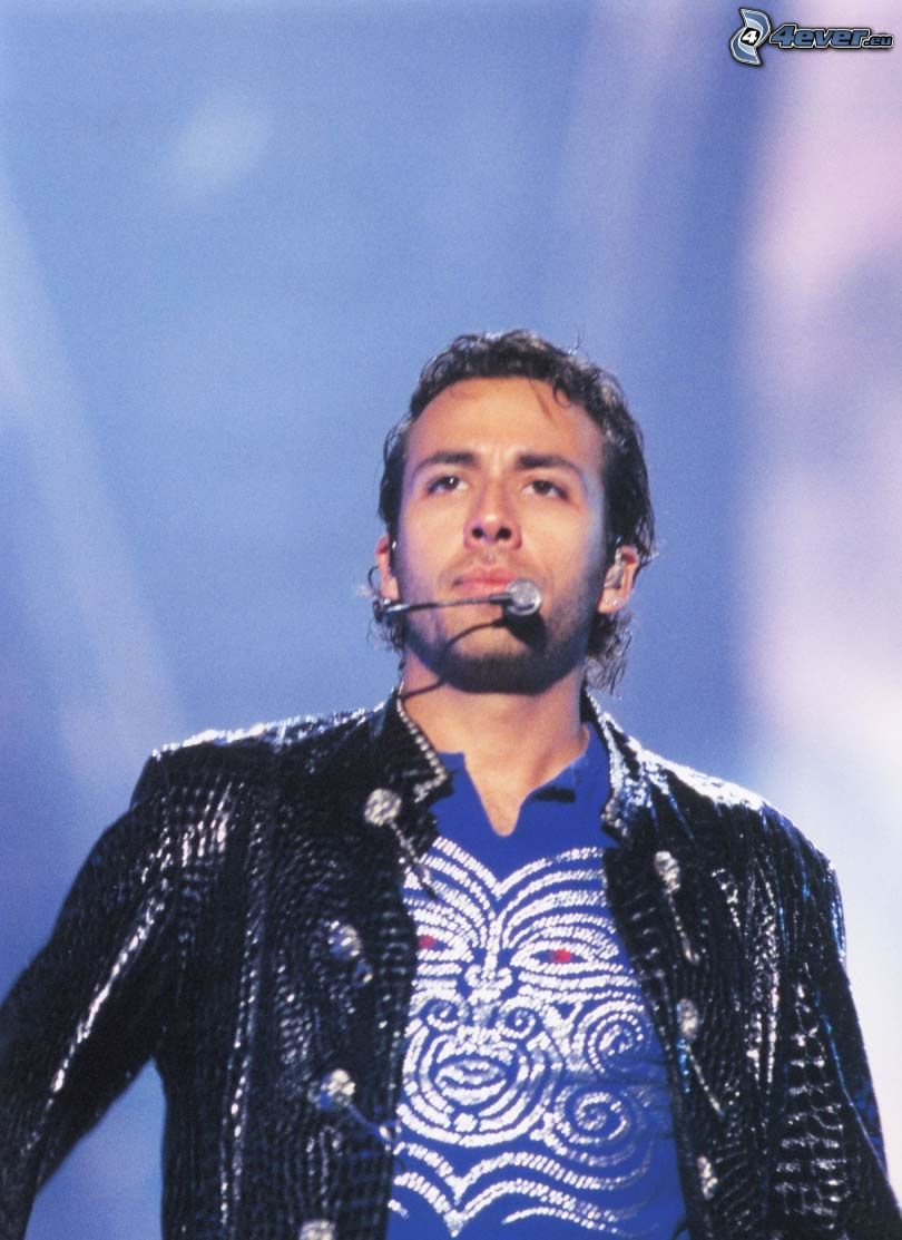 Howie Dorough, canto