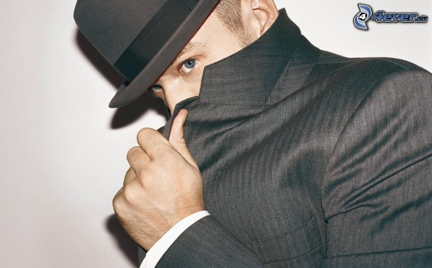 Justin Timberlake, uomo in abito, cappello