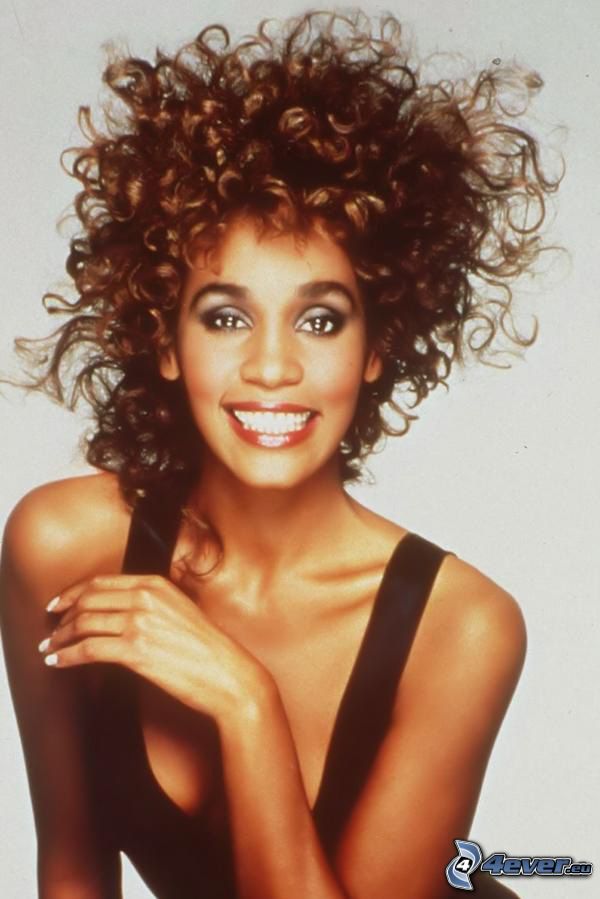 Whitney Houston, sorriso, capelli sciolti