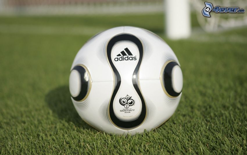 pallone da calcio, Adidas