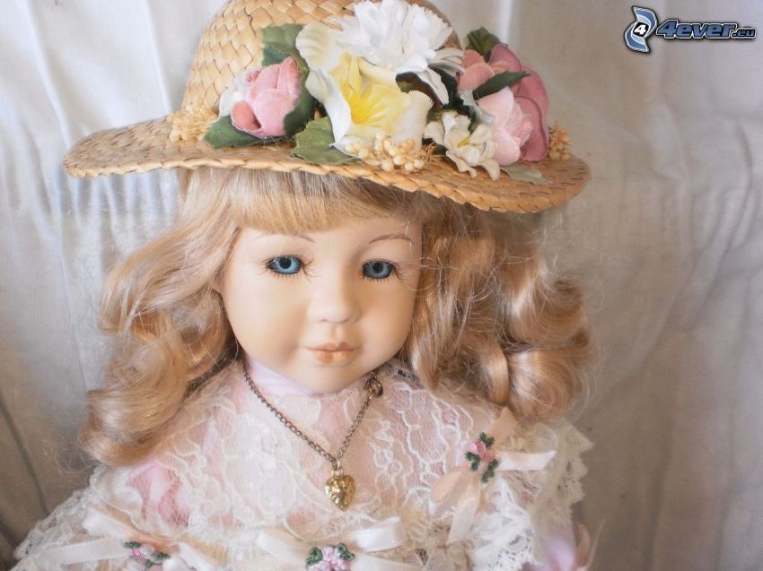 bambola di porcellana, cappello, fiori