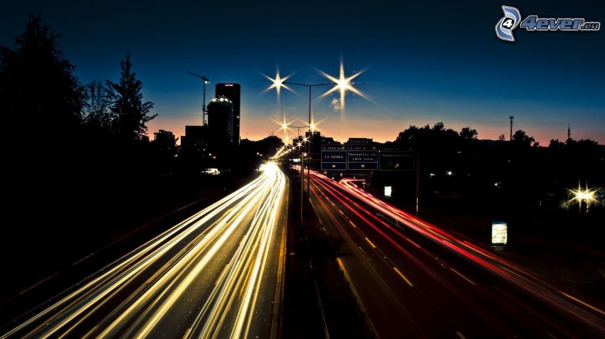 autostrada di sera, luci, città notturno