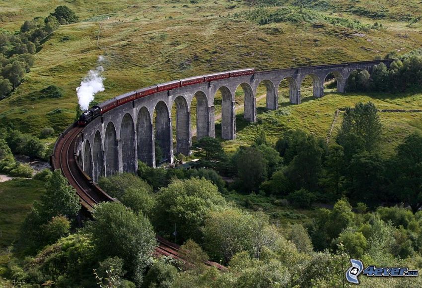 Glenfinnan Viaduct, Scozia, treno a vapore, ponte ferroviario