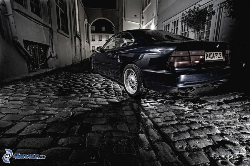 BMW, járda, fekete-fehér kép