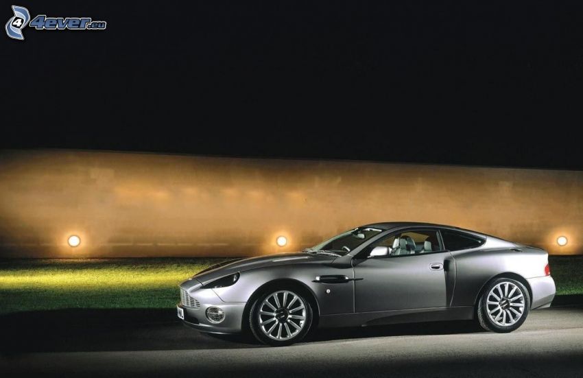 Aston Martin, út