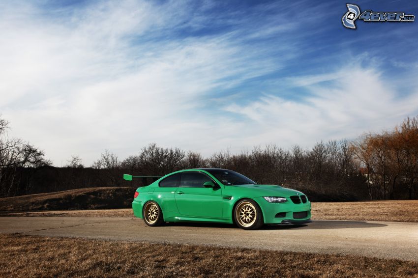 BMW M3, felhők, út