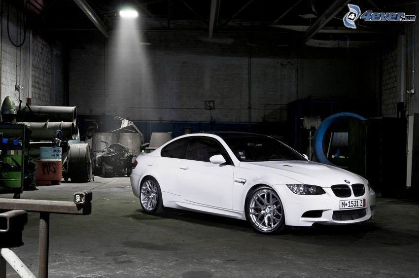 BMW M3, garázs