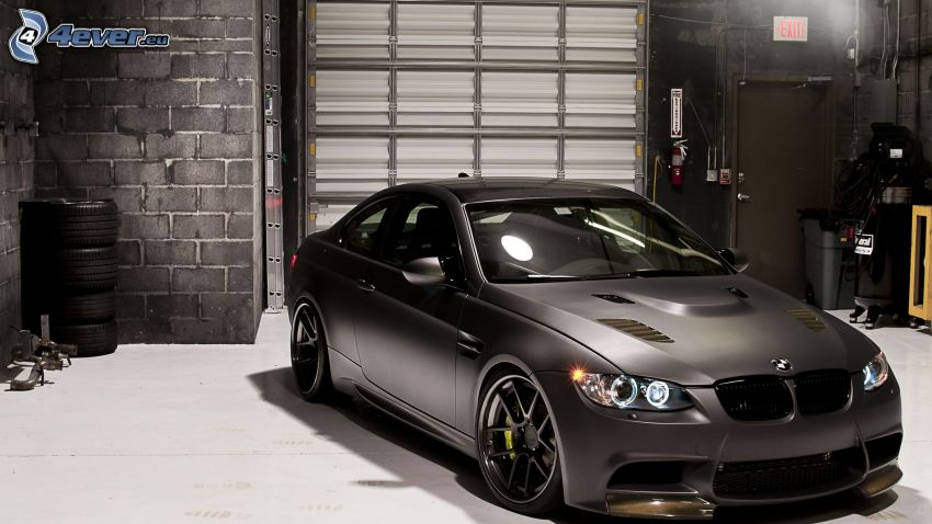 BMW M3, garázs