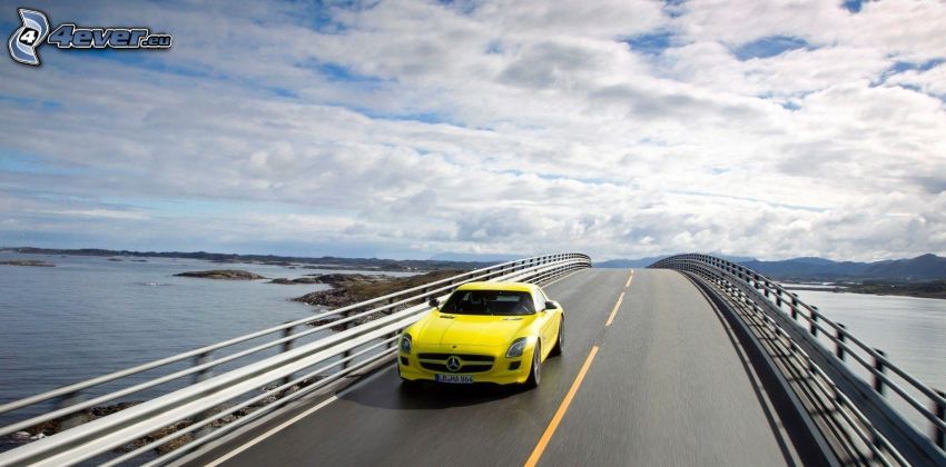 Mercedes-Benz SLS AMG, híd, sebesség, felhők