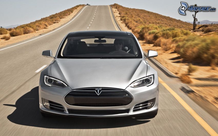 Tesla Model S, elektromos autó, egyenes út