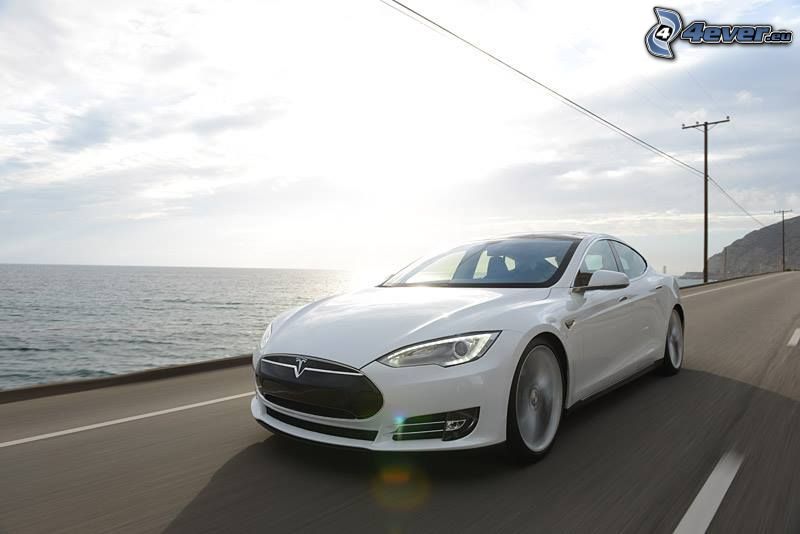 Tesla Model S, elektromos autó, sebesség, kilátás a tengerre, elektromos vezetékek