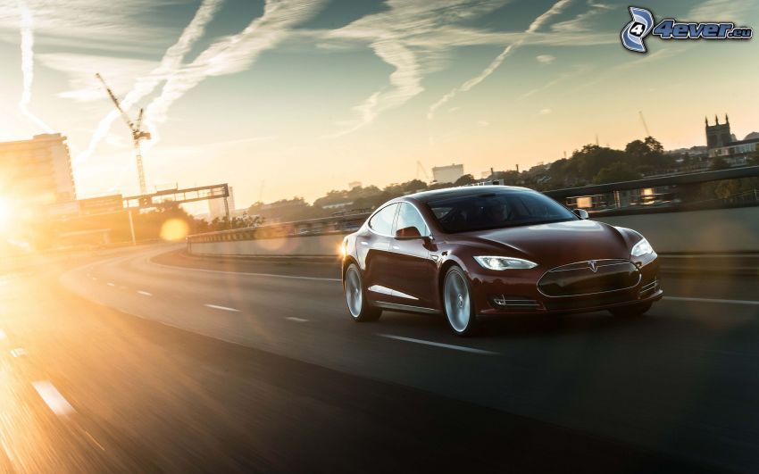 Tesla Model S, elektromos autó, sebesség, naplemente az úton