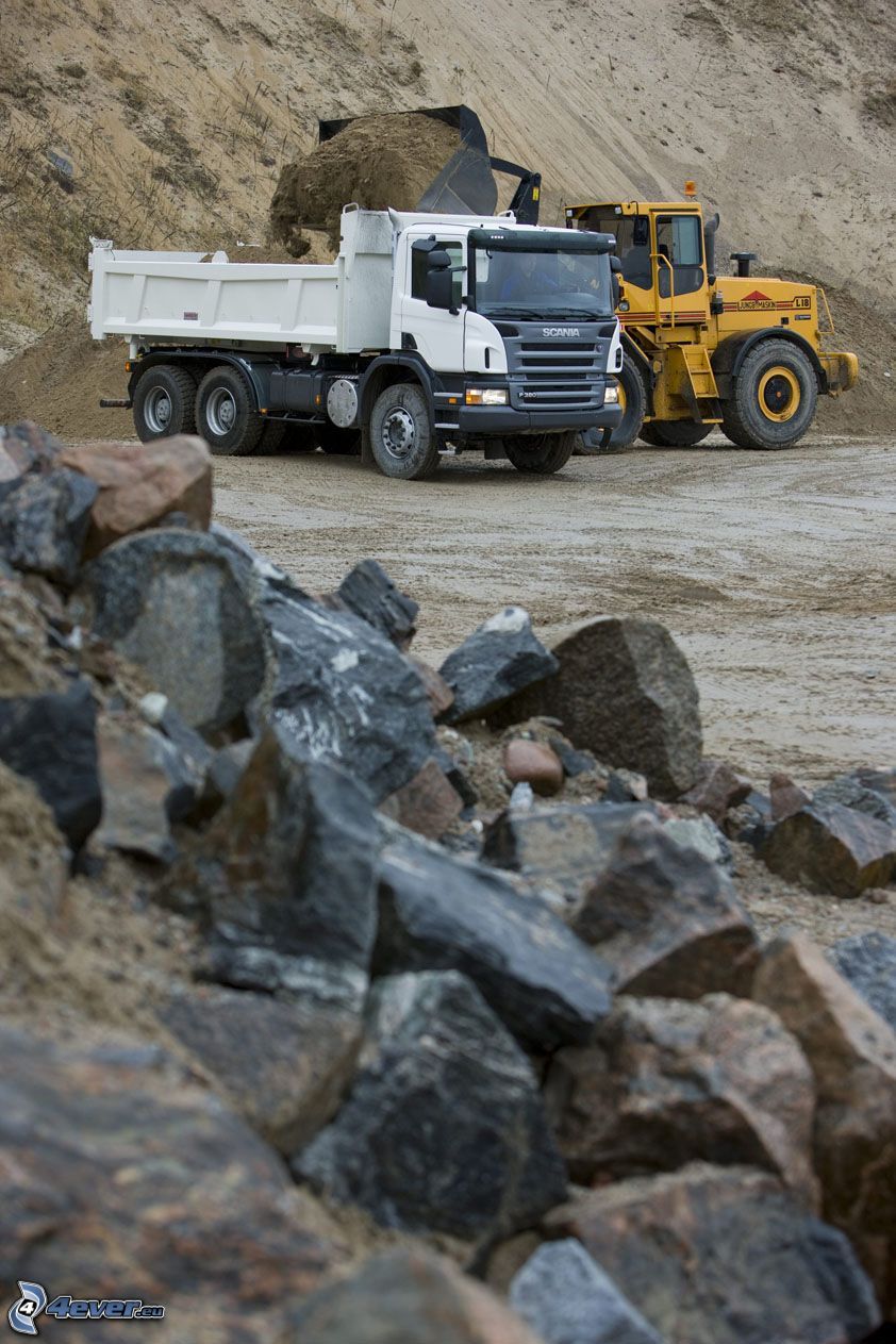 Scania, teherautó, agyag, kövek, kotrógép