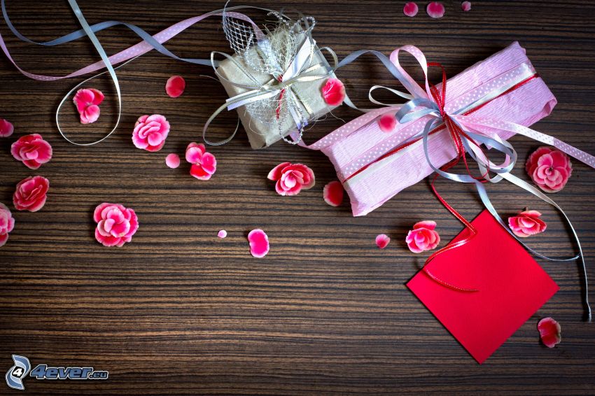 ajándékok, rózsaszín virágok