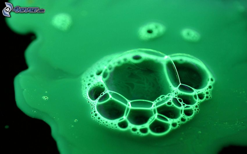 buborékok, zöld víz