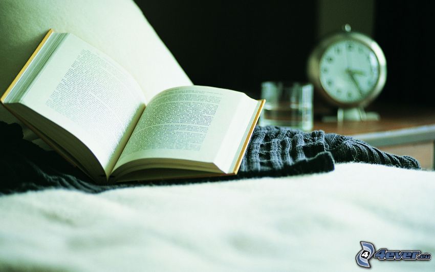 könyv, ágy, ébresztőóra