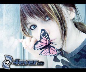 lány pillangóval