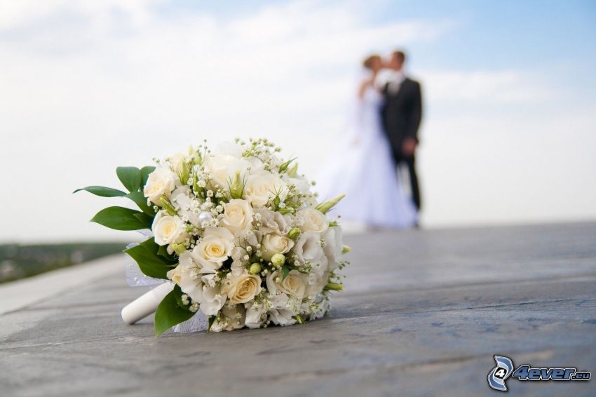 esküvői csokor, fehér rózsák, párocska, esküvő