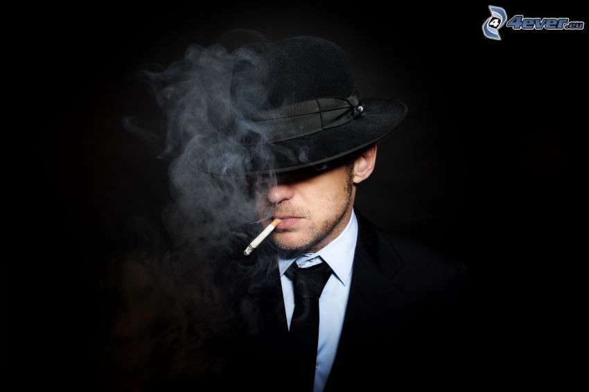 férfi kalapban, cigaretta, füst
