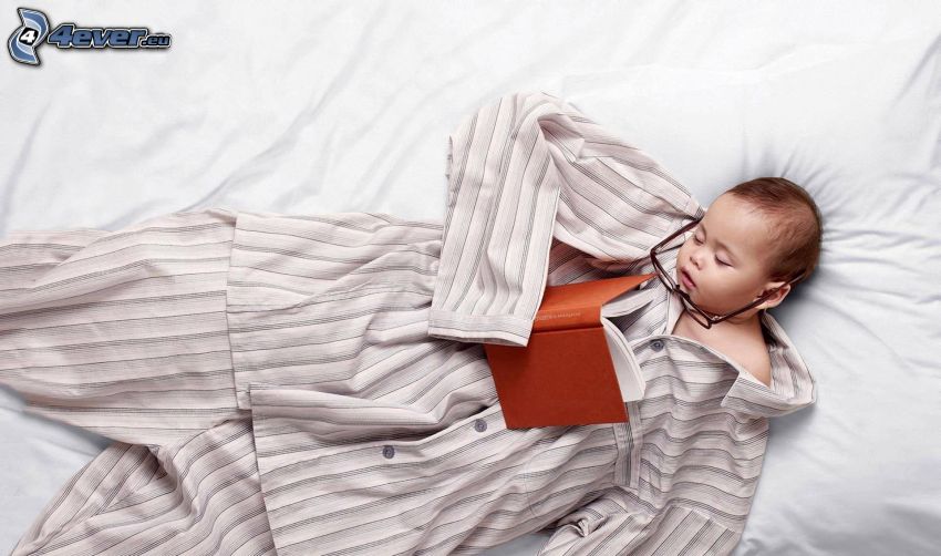 alvó baba, pizsama, könyv, szemüveg