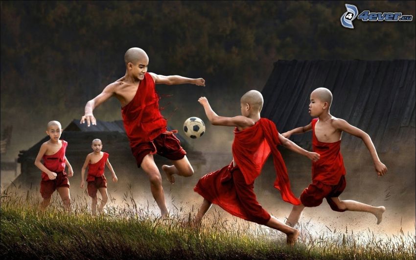 gyerekek, szerzetesek, foci