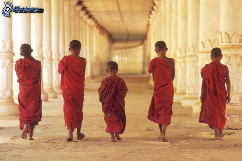 szerzetesek, gyerekek, folyosó