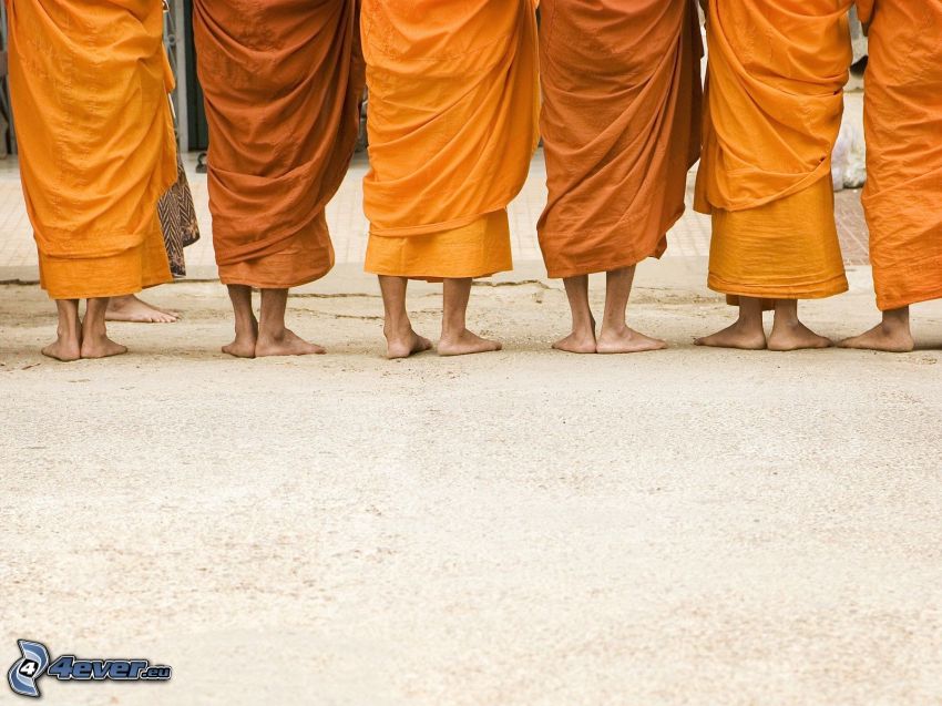 szerzetesek, lábak