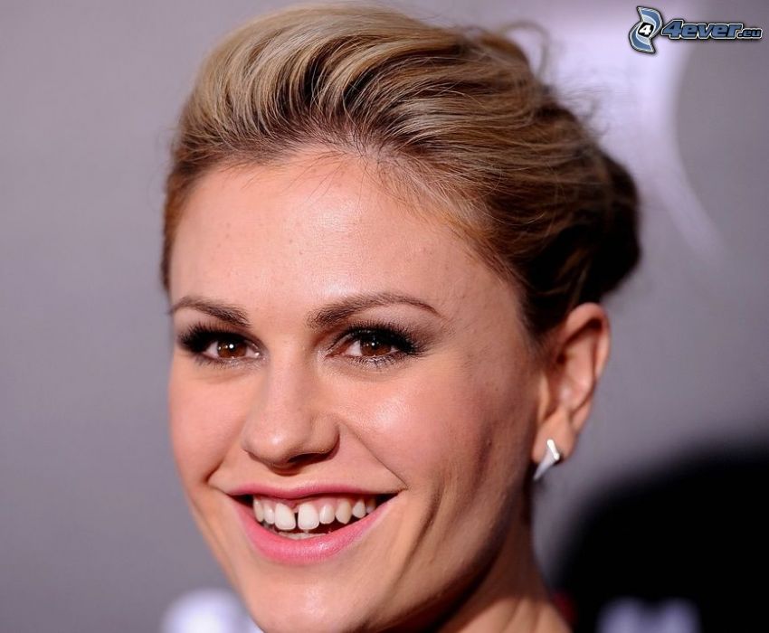 Anna Paquin, mosoly