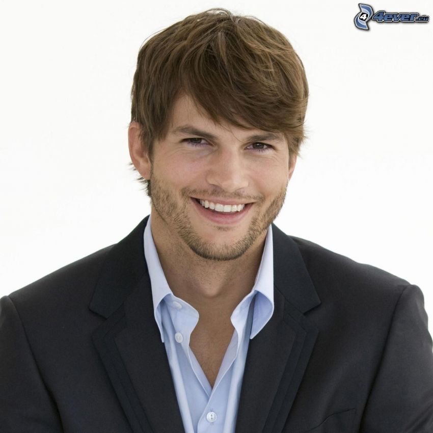 Ashton Kutcher, mosoly