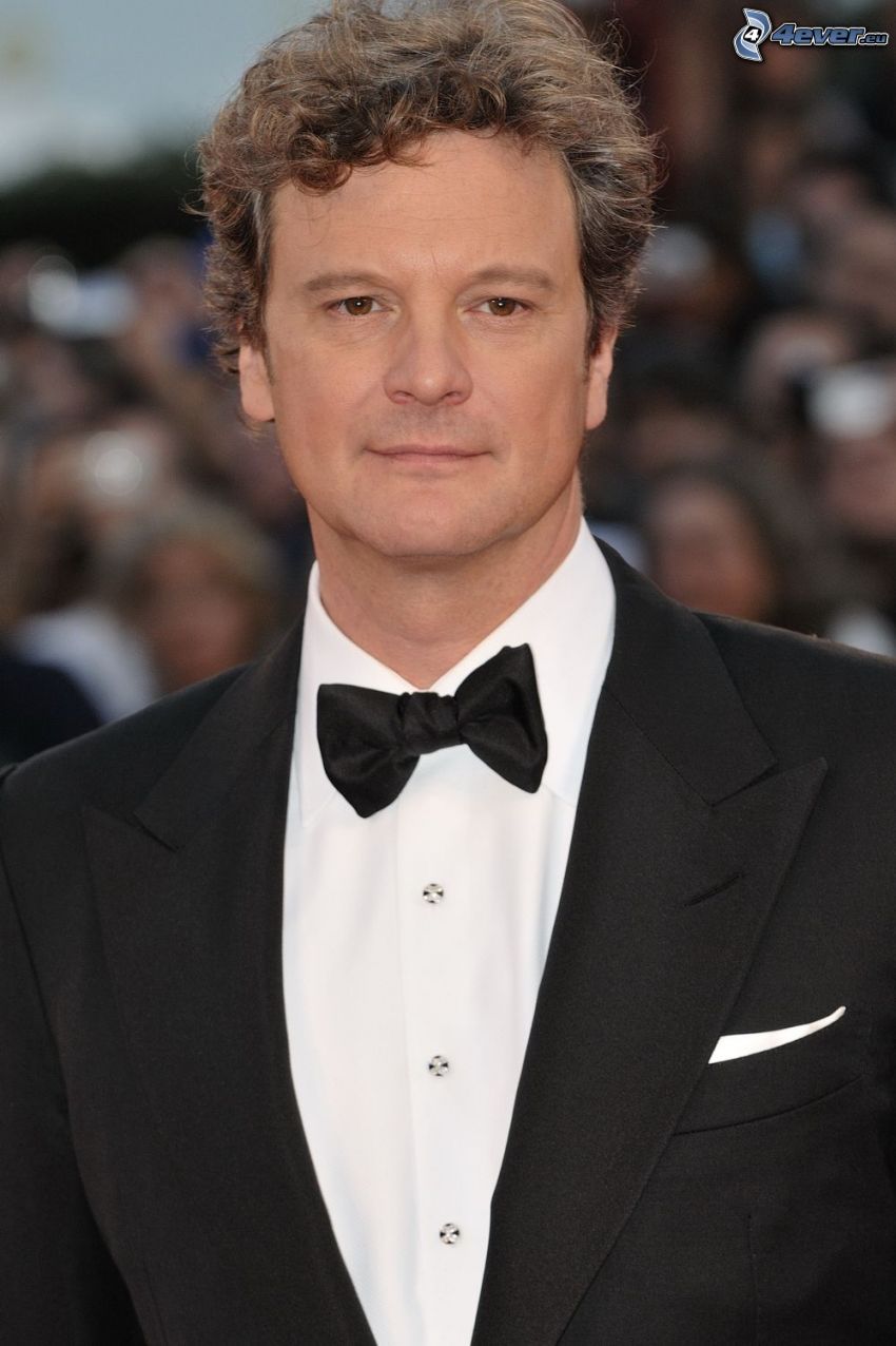 Colin Firth, férfi öltönyben, csokornyakkendő
