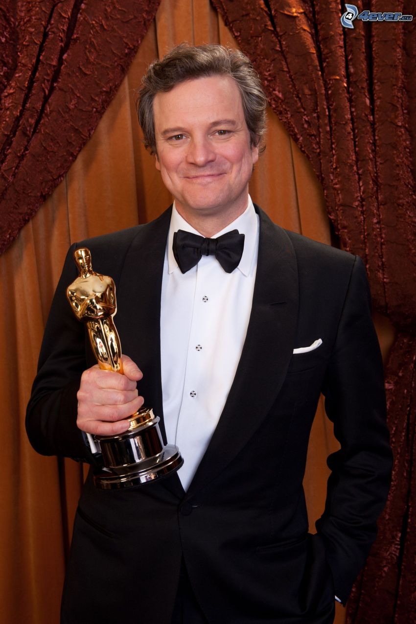 Colin Firth, férfi öltönyben, Oscar-díj, mosoly, csokornyakkendő