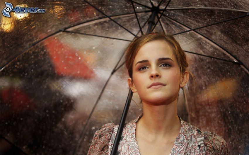 Emma Watson, nő az esőben, esernyő